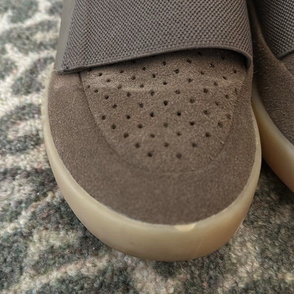 Yeezy boost 750 chocolate/ gummy sole - Picture 5 of 12